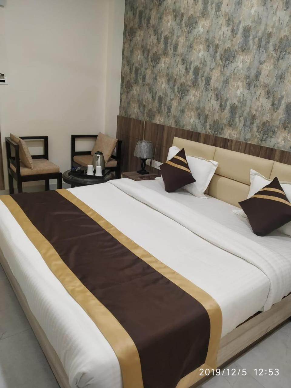 Shri Sai Hotel Azamgarh Экстерьер фото