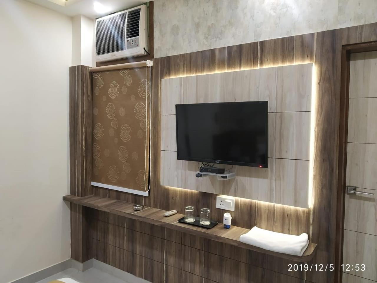 Shri Sai Hotel Azamgarh Экстерьер фото