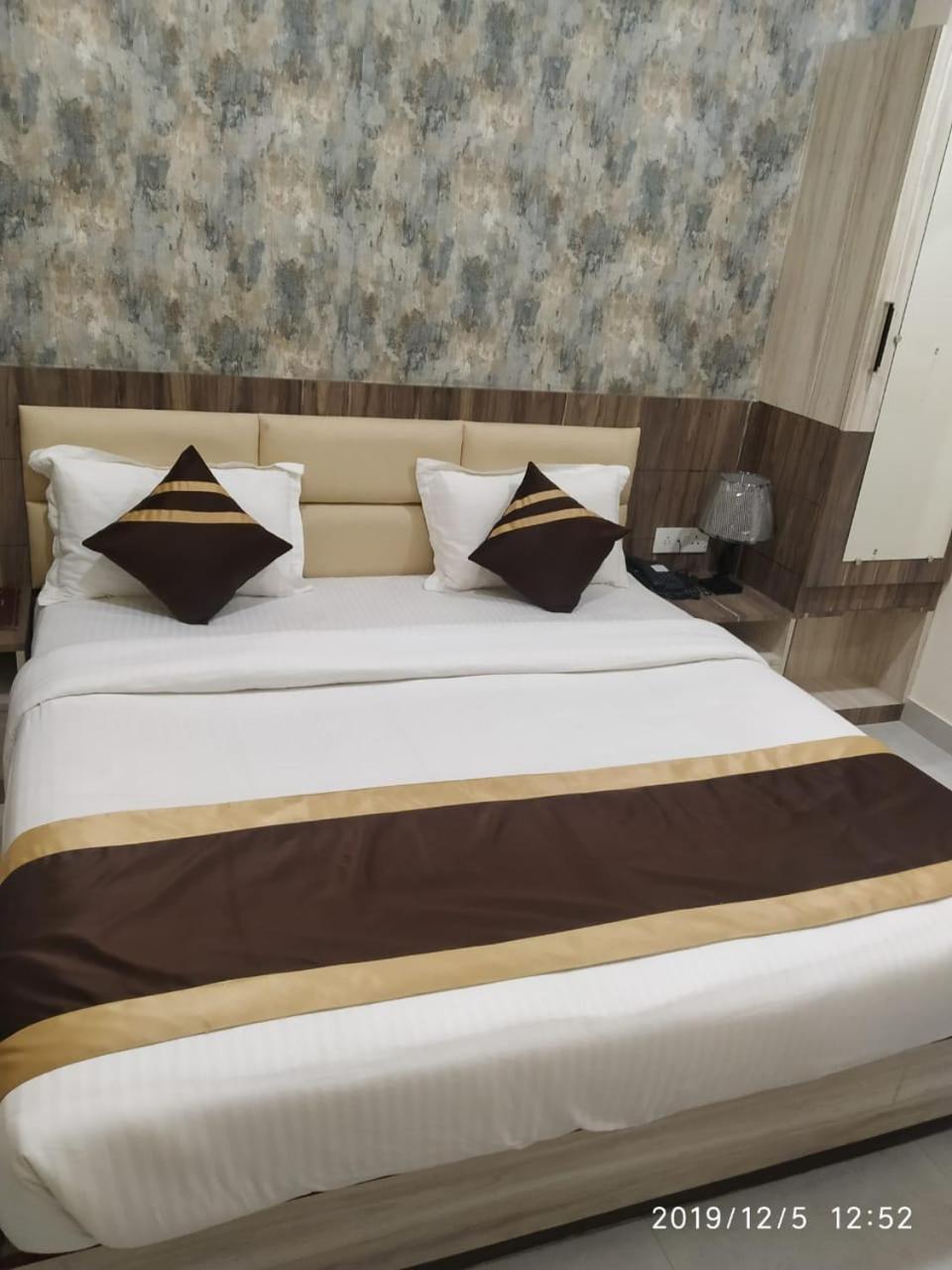 Shri Sai Hotel Azamgarh Экстерьер фото